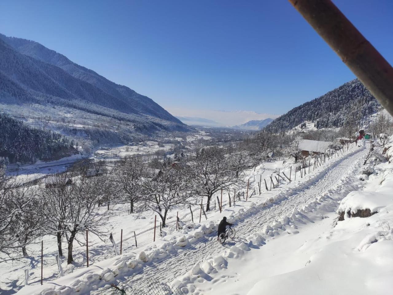 Cliff Cottage Pahalgam, Kashmir Batakut Exterior foto