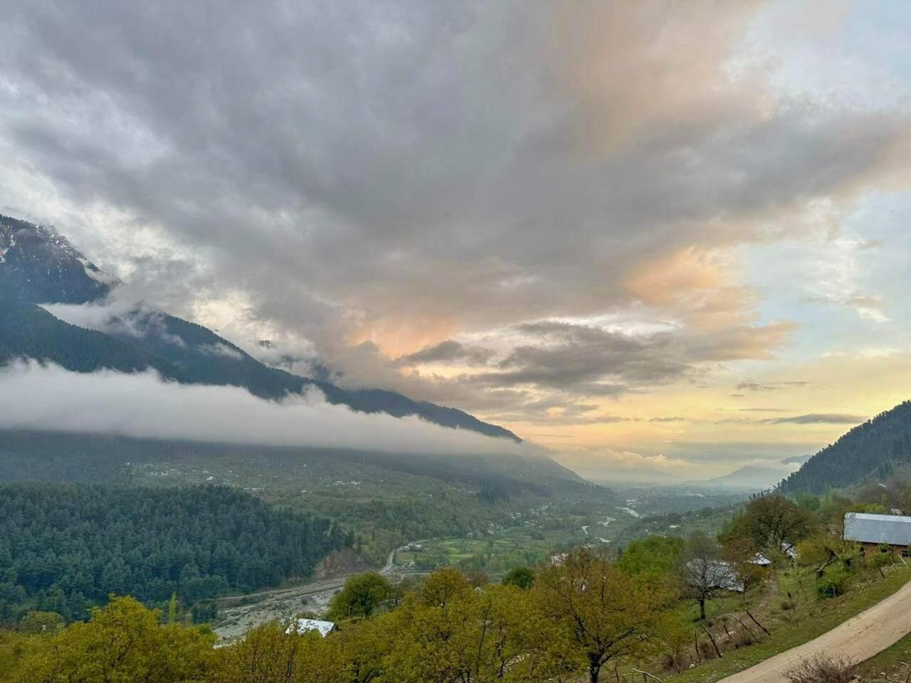 Cliff Cottage Pahalgam, Kashmir Batakut Exterior foto
